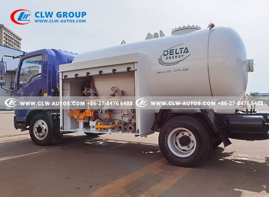 HOWO 5000liters 2.5T LPG Bobtail Truck With Dispenser Cooking Gas Tanker