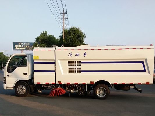 Isuzu Vacuum Road Sweeper Truck 4 Tons 4000 Liters With 5cbm Dust Bin