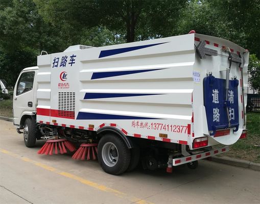 Narrow Street Sweeping Broom Sweeper Truck With 3.5M3 Vacuum Dust Tank