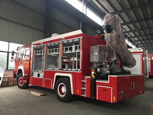 Rescue Fire Brigade Truck Howo 4 X 2 Emergency Fire Fighting Truck With 5 Tons Crane