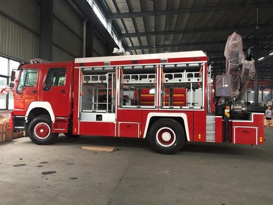 Rescue Fire Brigade Truck Howo 4 X 2 Emergency Fire Fighting Truck With 5 Tons Crane