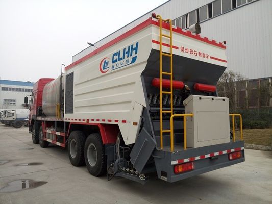 Intelligent Asphalt Road Tanks Trucks And Trailers HOWO 8 X 4 Synchronous Chip Sealer Truck
