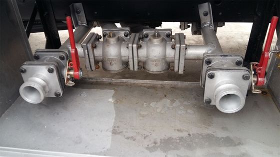 8000L Stainless Steel Fuel Delivery Truck Rust Resistant For Petorl / Diesel Refueling