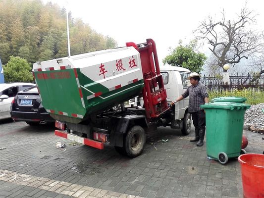 Small Side Loading Barrel Lifting Waste Removal Trucks For Old Street Garbage Collection