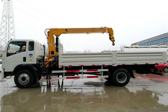 HOWO 4x2 5 Ton Hydraulic Truck Mounted Crane With Cummins 168HP Engine