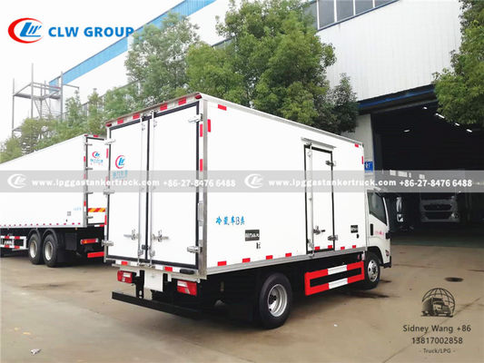 JMC 4X2 Small Refrigerated Van Truck For Drinks Delivery